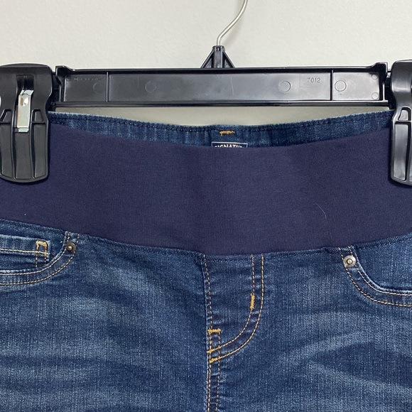Signature by Levi Strauss &Co Maternity Skinny Jeans - Picture 3 of 6